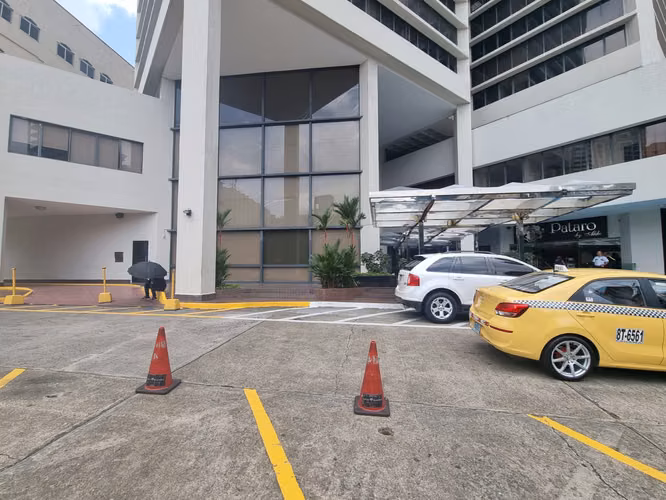 Alquiler de Oficina en Obarrio, Plaza Canaima, 561m²