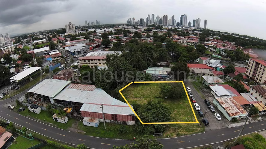 Terreno en Venta en Parque Lefevre AFC26-3764