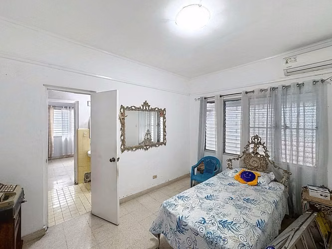 Venta de casa / propiedad comercial en Vía España
