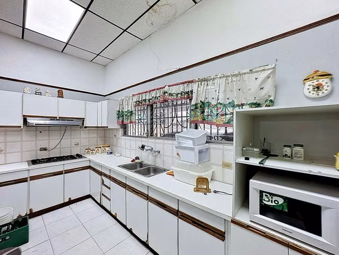 Venta de casa / propiedad comercial en Vía España