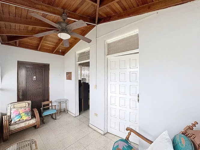 Venta de casa / propiedad comercial en Vía España