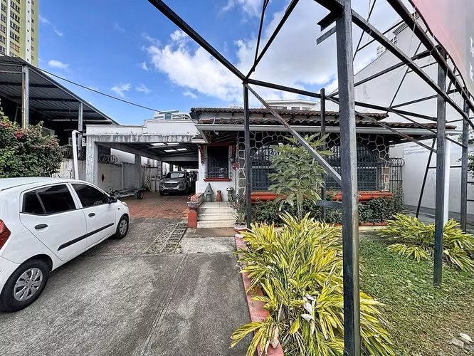 Venta de casa / propiedad comercial en Vía España