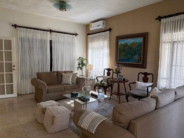 Dos Mares, Amplia Casa Familiar con Gran Jardin Excelente Precio ID 26024