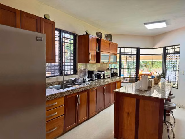 Dos Mares, Amplia Casa Familiar con Gran Jardin Excelente Precio ID 26024