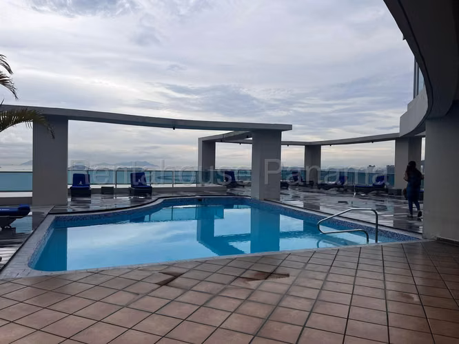 Vendo Apartamento en Avenida Balboa grand bay OF 26-8282