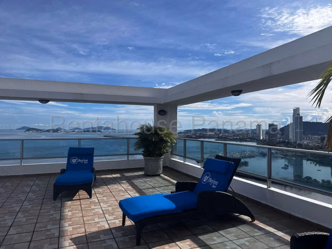 Vendo Apartamento en Avenida Balboa grand bay OF 26-8282