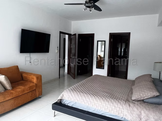 Vendo Apartamento en Avenida Balboa grand bay OF 26-8282
