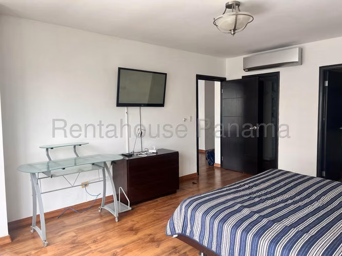 Vendo Apartamento en Avenida Balboa bayfront OF 26-8280