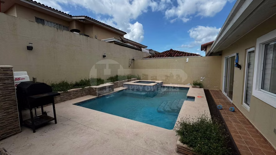 Casa en venta en PH Villa Tívoli, Villas del Golf II