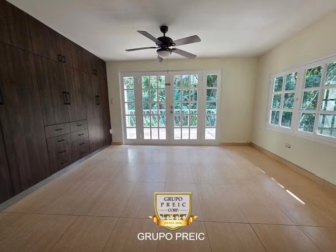 Casa en alquiler en Clayton linea blanca CC
