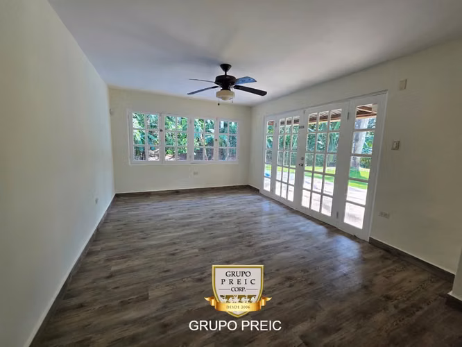 Casa en alquiler en Clayton linea blanca CC