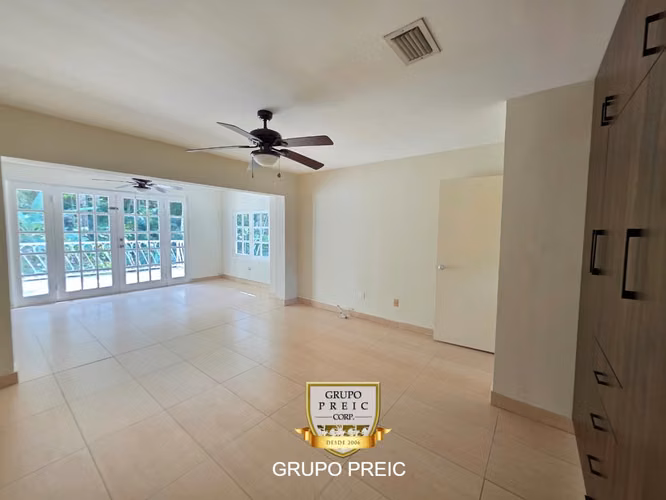 Casa en alquiler en Clayton linea blanca CC