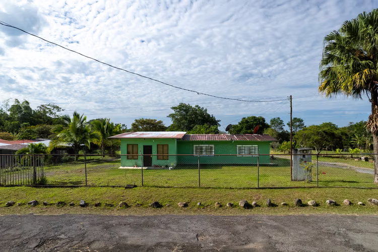 Amplio Terreno con Encantadora Casita en Potrerillos Arriba