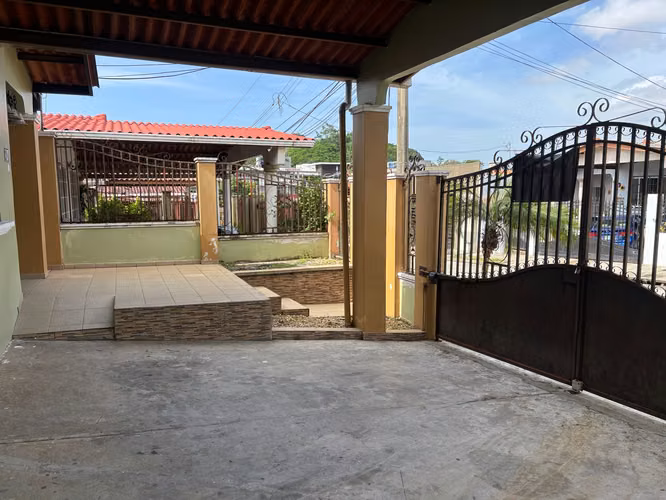 Venta de casa en Brisas del Golf