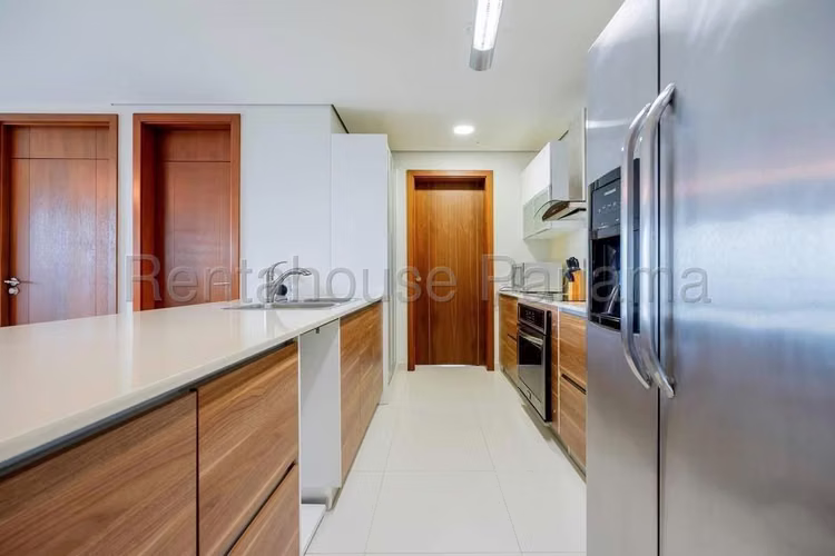 Se Vende Apartamento en Costa del Este LA26-5817