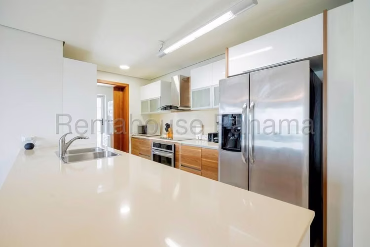 Se Vende Apartamento en Costa del Este LA26-5817
