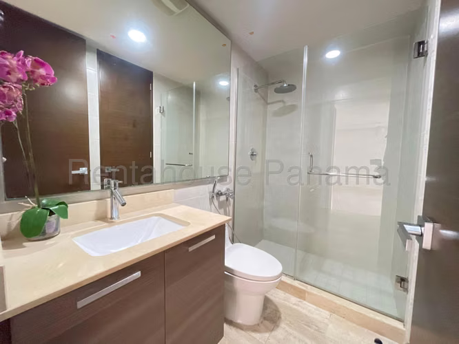 Se Vende Apartamento en Costa del Este LA26-3558
