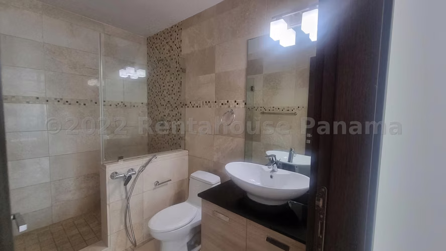 ALQUILER PH GRAND TOWER PUNTA PACIFICA APARTAMENTO