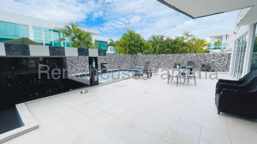 ALQUILER DE CASA EN COSTA ESMERALDA COSA AZUL