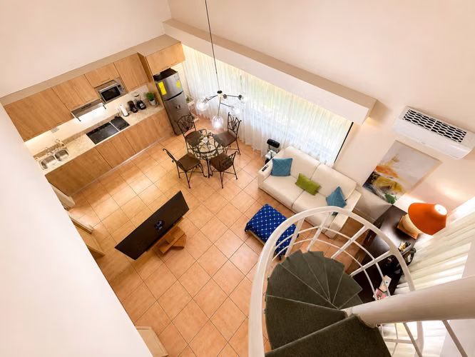 Suite de 2 Pisos en Coronado | Vista al Golf | Amenidades de Hotel | $270,000