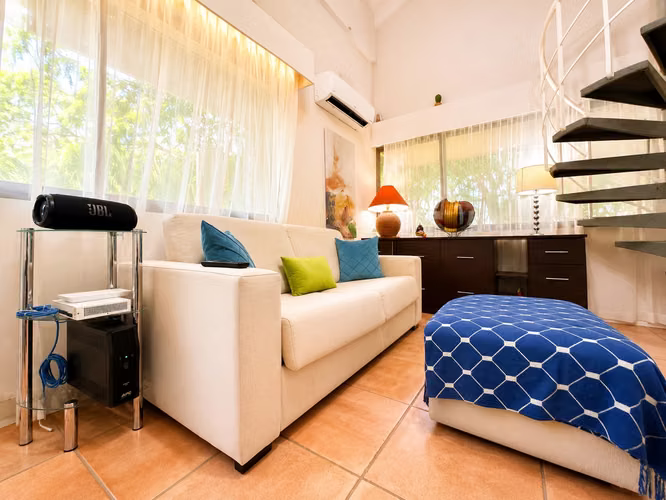 Suite de 2 Pisos en Coronado | Vista al Golf | Amenidades de Hotel | $270,000