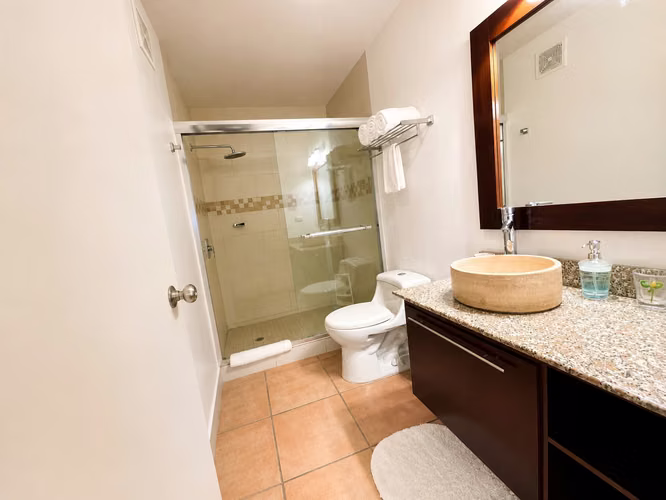 Suite de 2 Pisos en Coronado | Vista al Golf | Amenidades de Hotel | $270,000