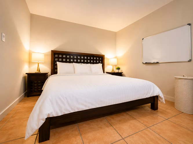 Suite de 2 Pisos en Coronado | Vista al Golf | Amenidades de Hotel | $270,000