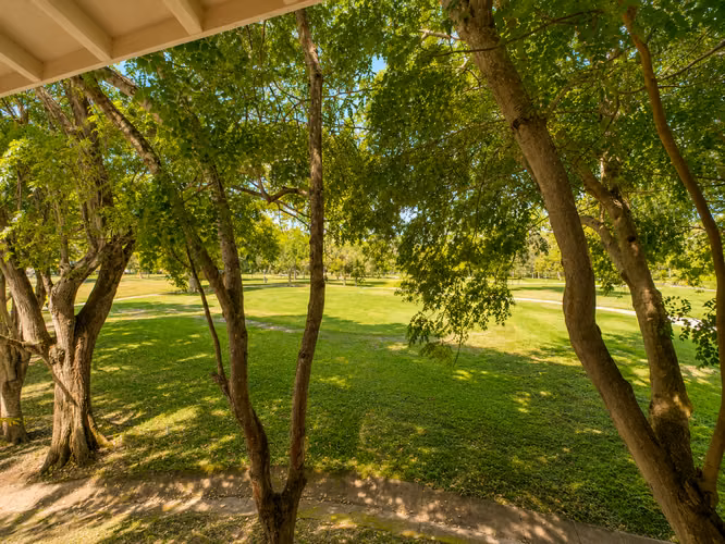 Suite de 2 Pisos en Coronado | Vista al Golf | Amenidades de Hotel | $270,000