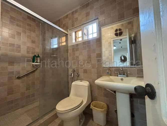 Se Vende Casa en Altos de Panama YDU