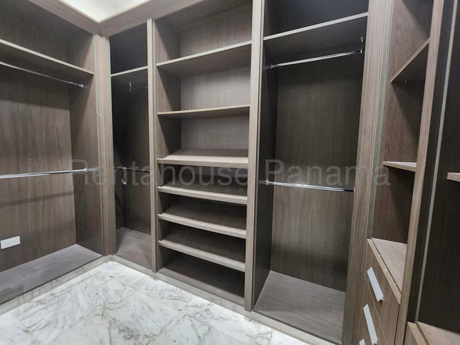 Se Alquila Apartamento en Costa del Este YDU