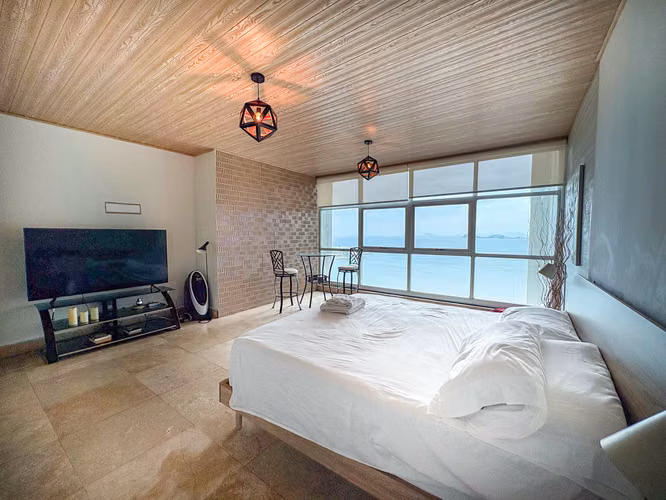 3 Recámaras frente al mar remodelado en lujo Punta Pacifica