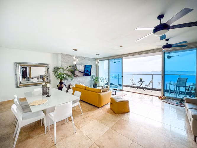 3 Recámaras frente al mar remodelado en lujo Punta Pacifica