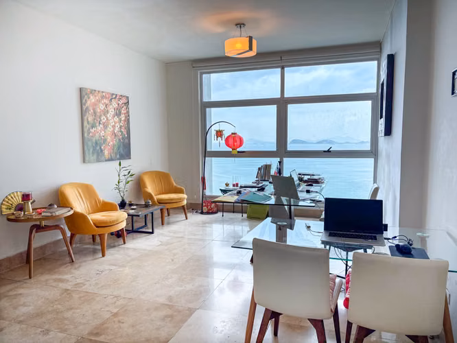 3 Recámaras frente al mar remodelado en lujo Punta Pacifica