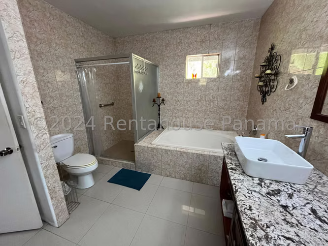 VENTA DE CASA EN LAS CUMBRES MCD24-8942