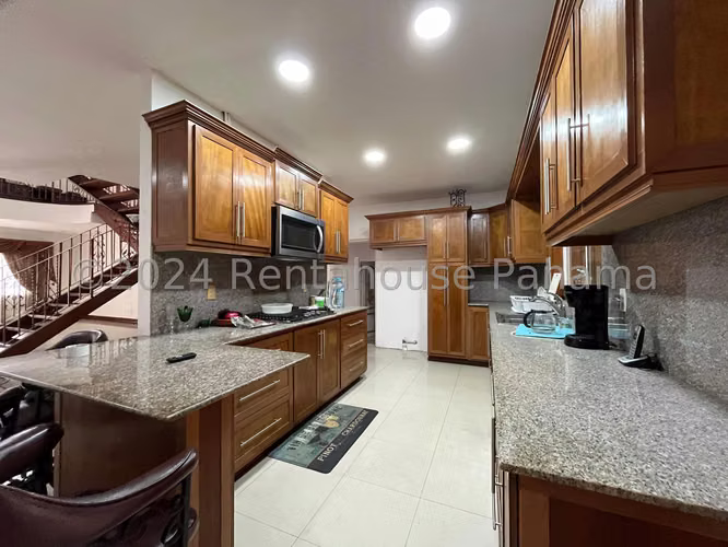 VENTA DE CASA EN LAS CUMBRES MCD24-8942