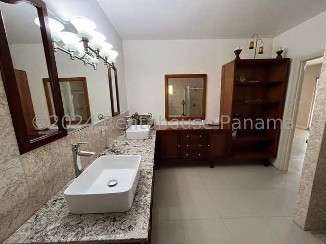 VENTA DE CASA EN LAS CUMBRES MCD24-8942