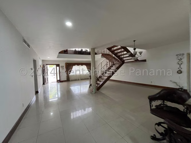 VENTA DE CASA EN LAS CUMBRES MCD24-8942