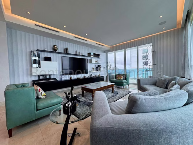 Vendo Apartamento de 672 m² en PH Vitri, Costa del Este 25-9693GG