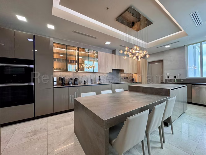 Vendo Apartamento de 672 m² en PH Vitri, Costa del Este 25-9693GG