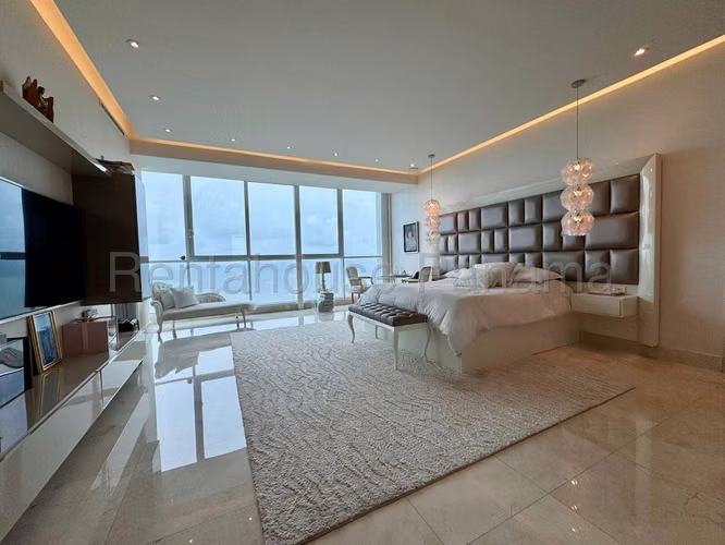 Vendo Apartamento de 672 m² en PH Vitri, Costa del Este 25-9693GG