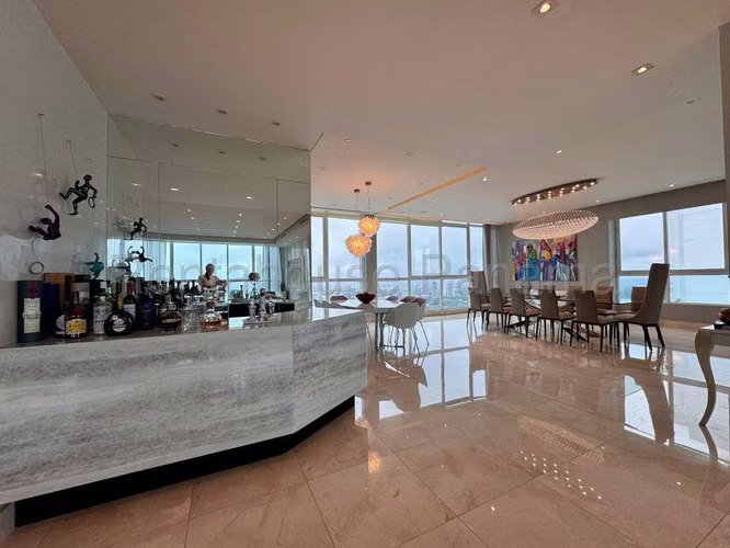 Vendo Apartamento de 672 m² en PH Vitri, Costa del Este 25-9693GG