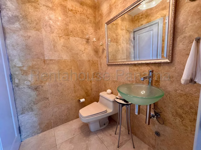 Vendo Apartamento de 672 m² en PH Vitri, Costa del Este 25-9693GG