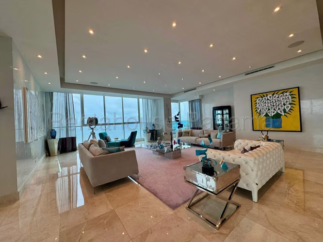 Vendo Apartamento de 672 m² en PH Vitri, Costa del Este 25-9693GG