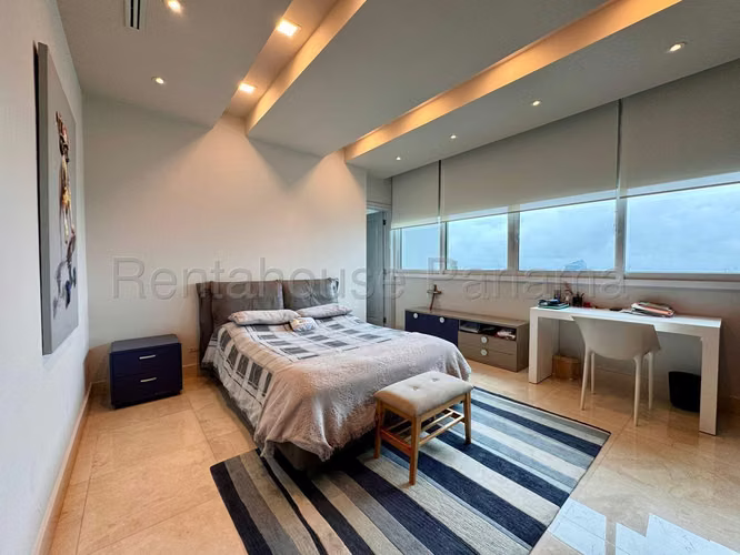 Vendo Apartamento de 672 m² en PH Vitri, Costa del Este 25-9693GG