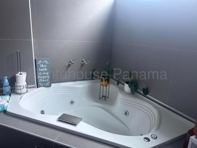 Vendo Apartamento de 440 m² en PH Zeus, Costa del Este 26-3248GG