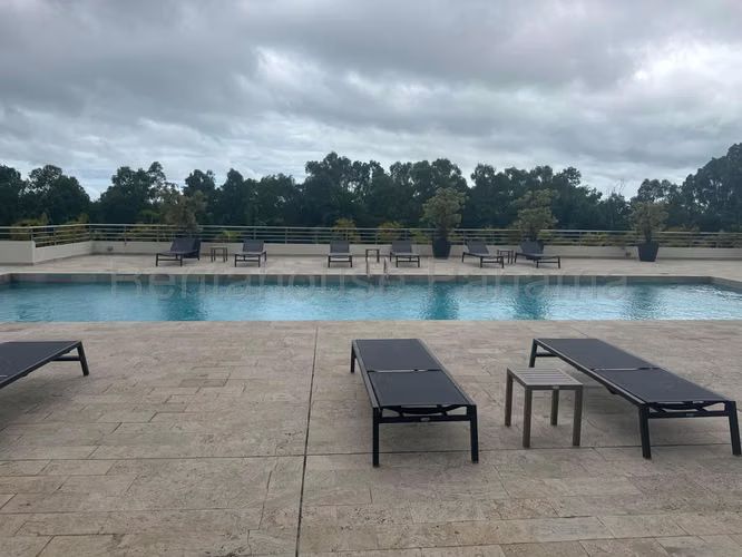 Vendo Apartamento de 440 m² en PH Zeus, Costa del Este 26-3248GG