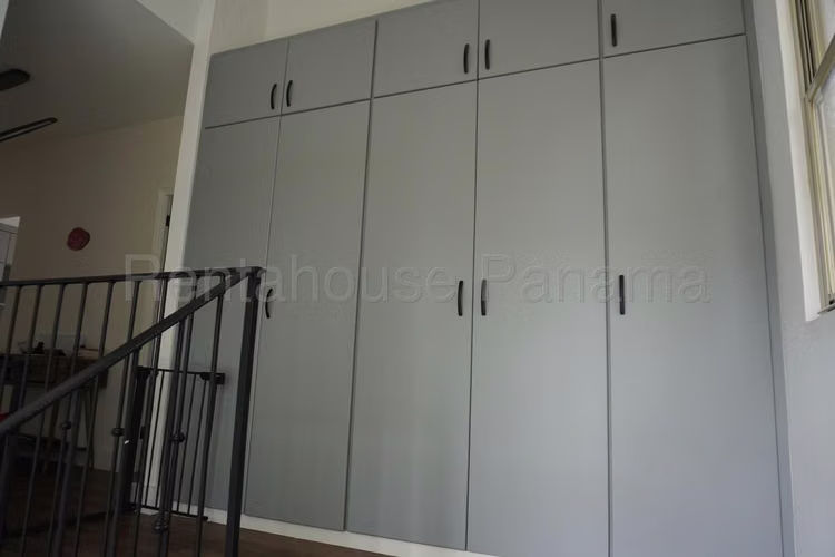 Vendo Casa de 357 m² en Clayton 26-8151GG