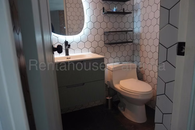 Vendo Casa de 357 m² en Clayton 26-8151GG