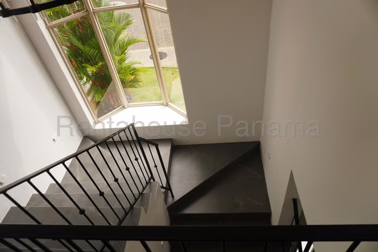 Vendo Casa de 357 m² en Clayton 26-8151GG