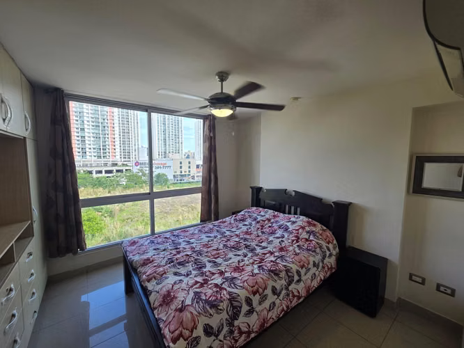 Se Alquila Apartamento en PH Rokas Condado del Rey